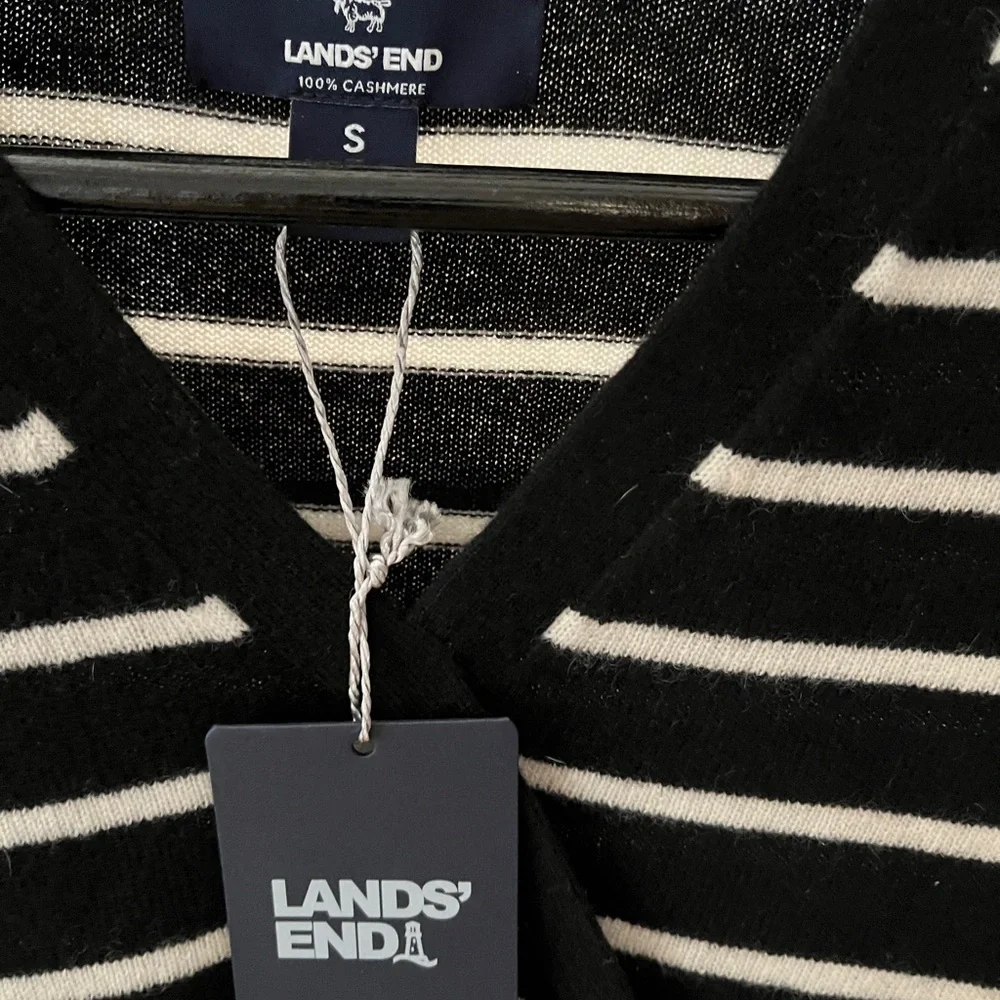 NWT CASHMERE Lands' End women Black and White V-Neck Sweater - Picture 2 of 8